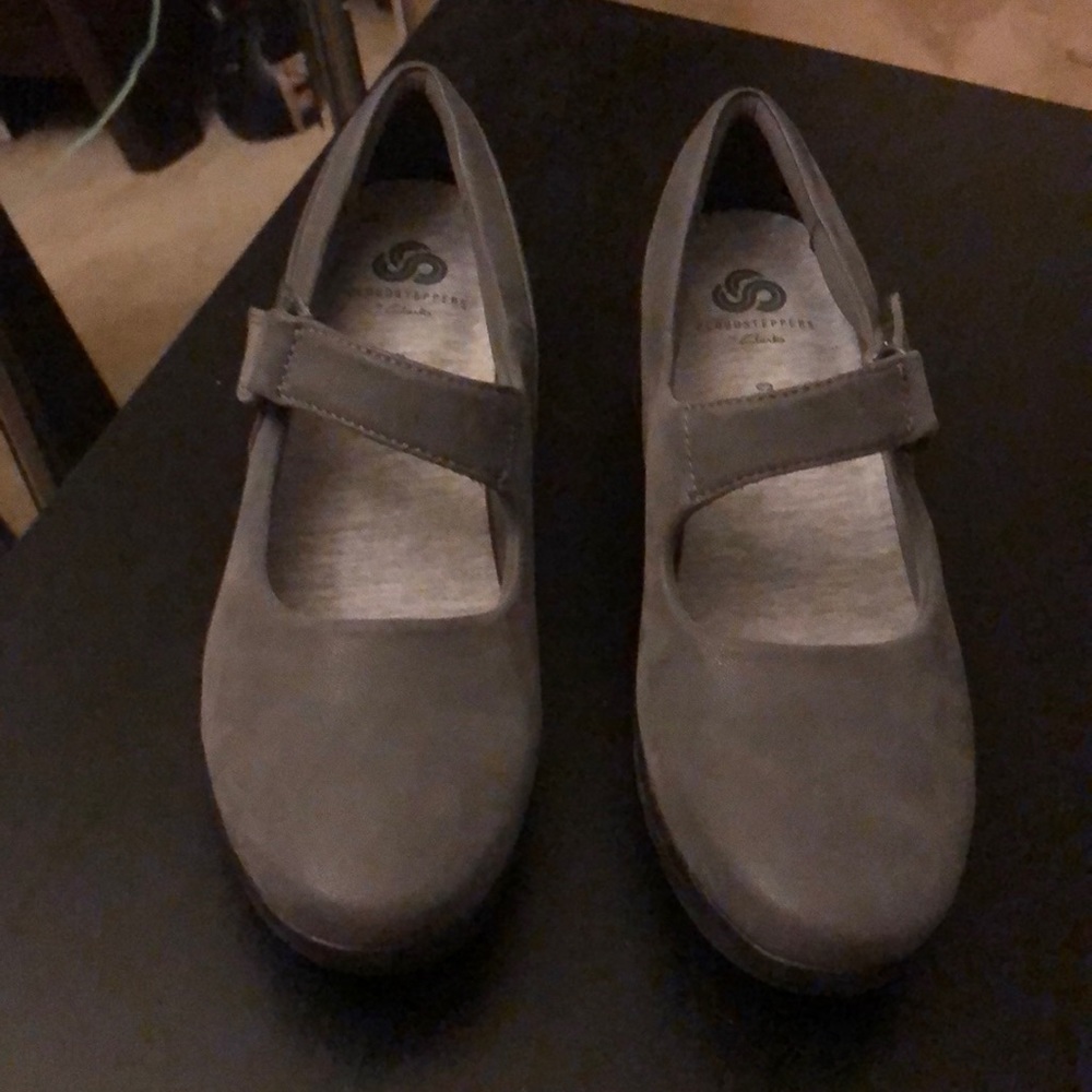 Shoes - Picture 3 of 6